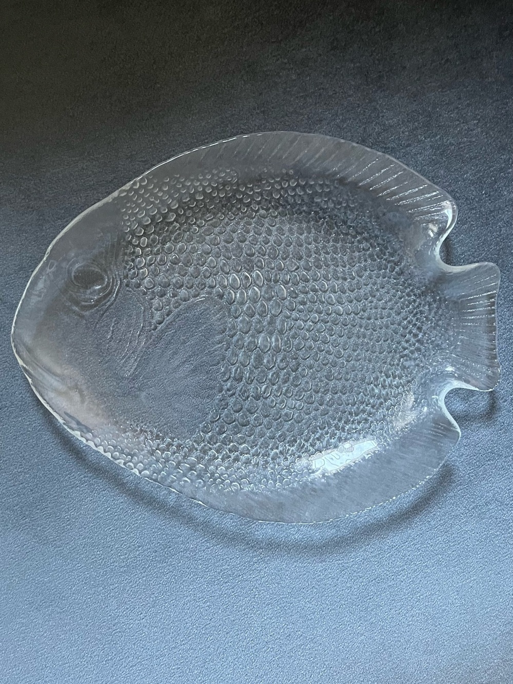 Clear Fish-Shaped Glass Decorative Plate - Clear Color